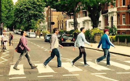 Belan & Fiumens prelaze pješački na Abbey Roadu