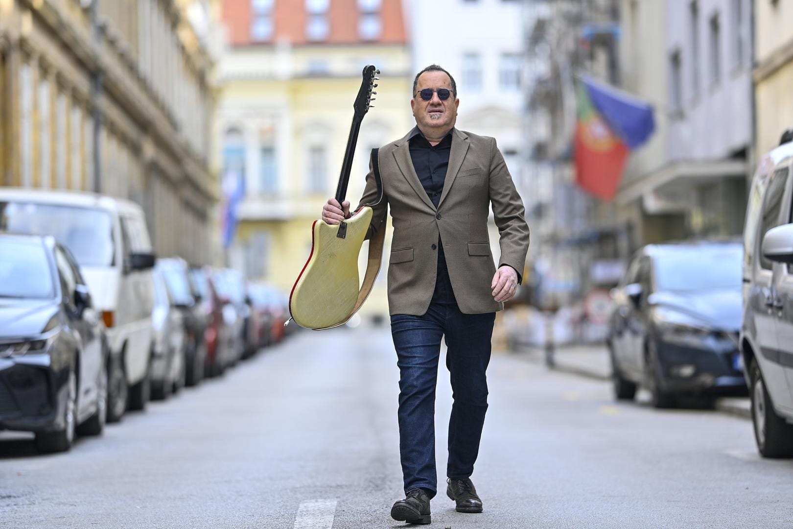 Neno Belan: "Žene su mi bacale grudnjake na binu, bilo je strujnih udara, ali i prosidbe. Svašta sam proživio u karijeri" - vecernji.hr 2